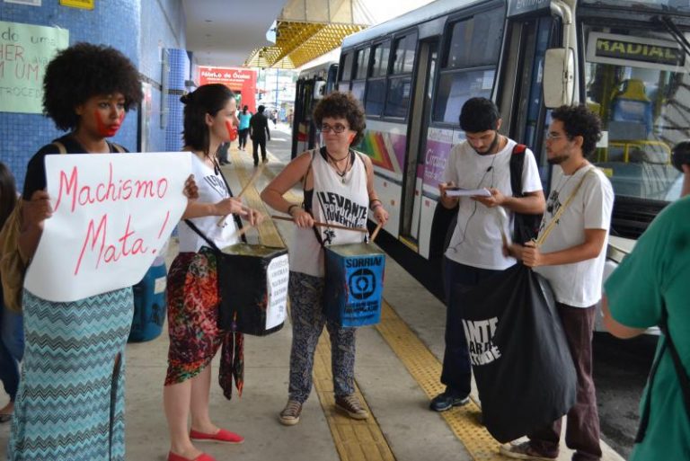 Grupo faz manifestação contra machismo