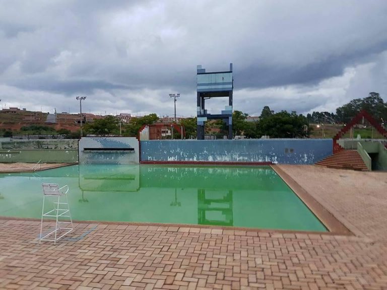 Após morte de criança, usuários reclamam das más condições de piscina pública