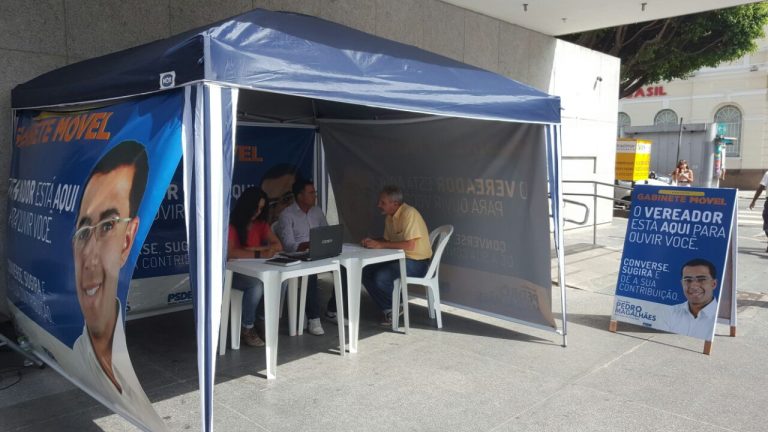 Vereador monta gabinete móvel para ouvir população
