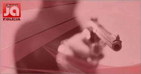 Criminosos fogem de perseguição policial após assalto