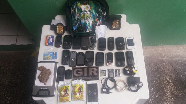 Agentes encontram mochila com 19 celulares no presídio