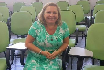 Pagamento do piso salarial dos professores não começa este ano, segundo secretária de Educação