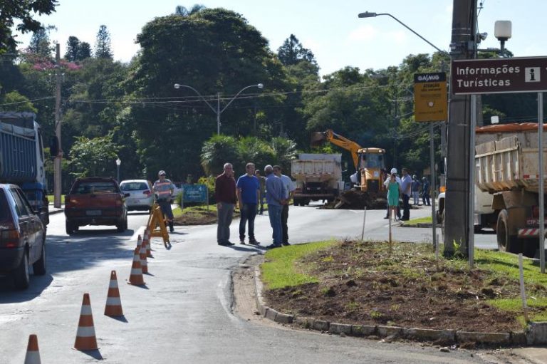Prefeitura inicia obras na avenida João Pinheiro