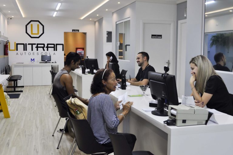 Autoescola implanta novo conceito em formação de condutores