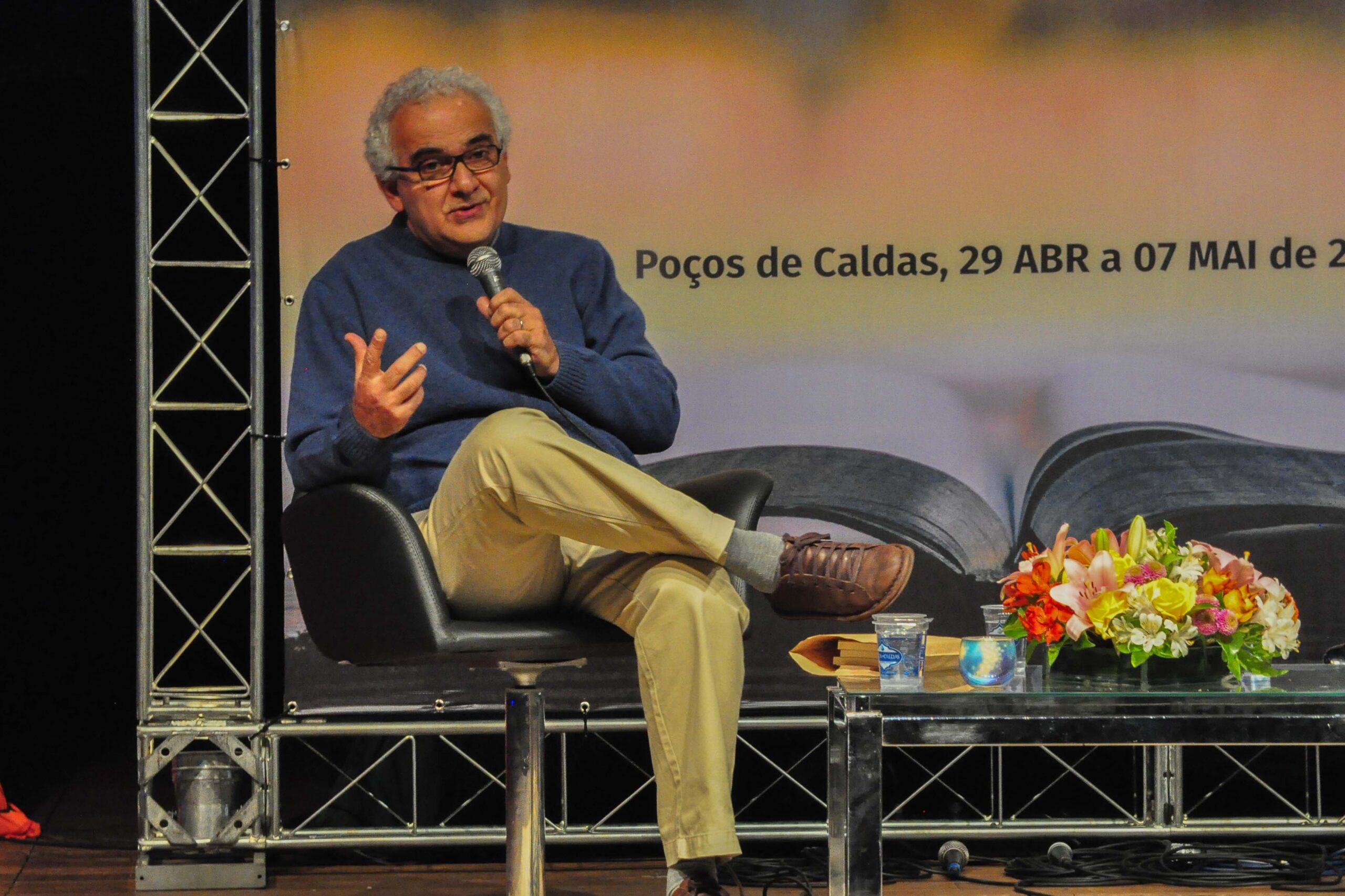‘Prefiro ler a escrever”, revela Milton Hatoum