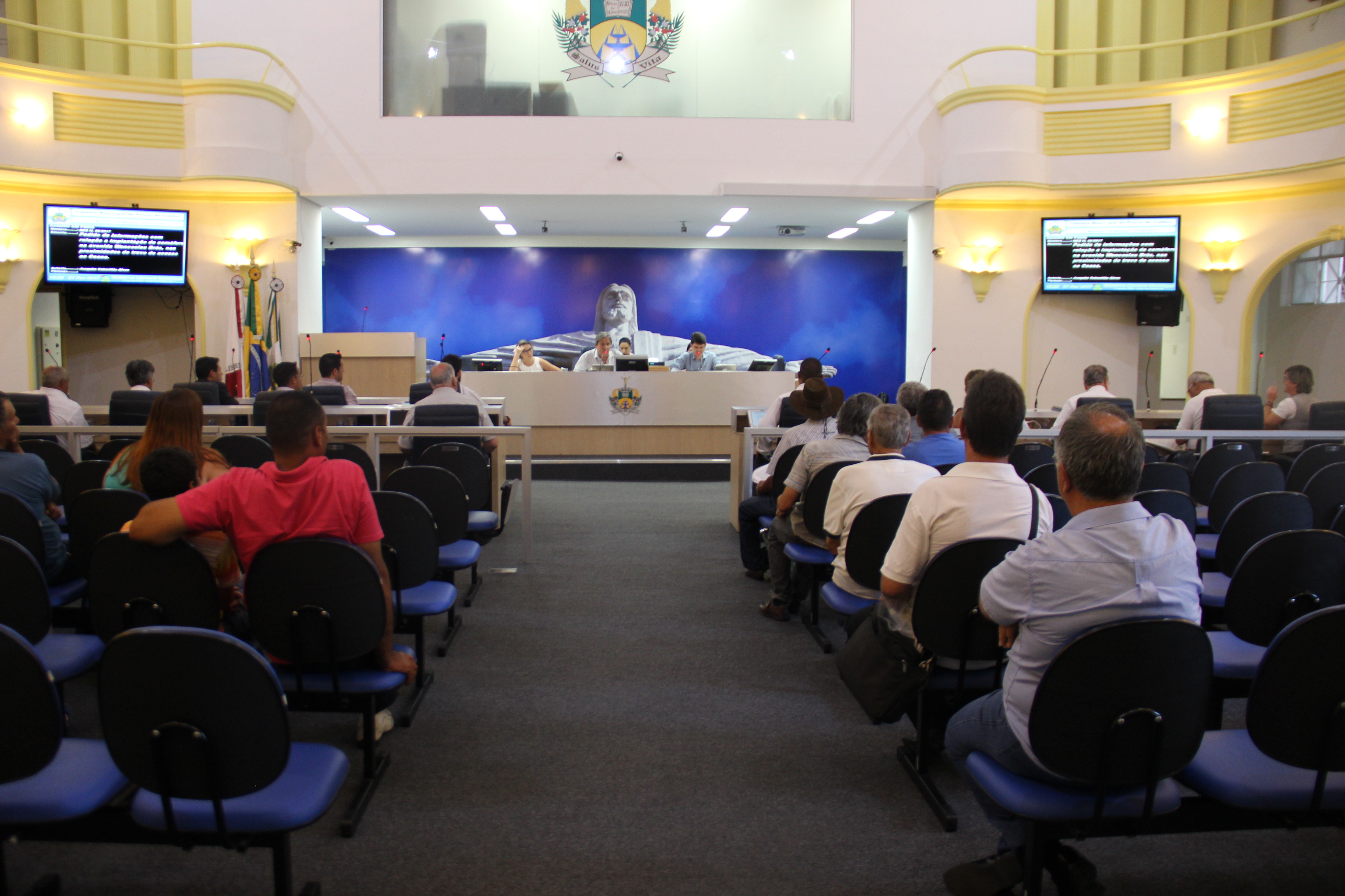 “O que está faltando nessa administração é comprometimento com a classe artística”, declara vereadora