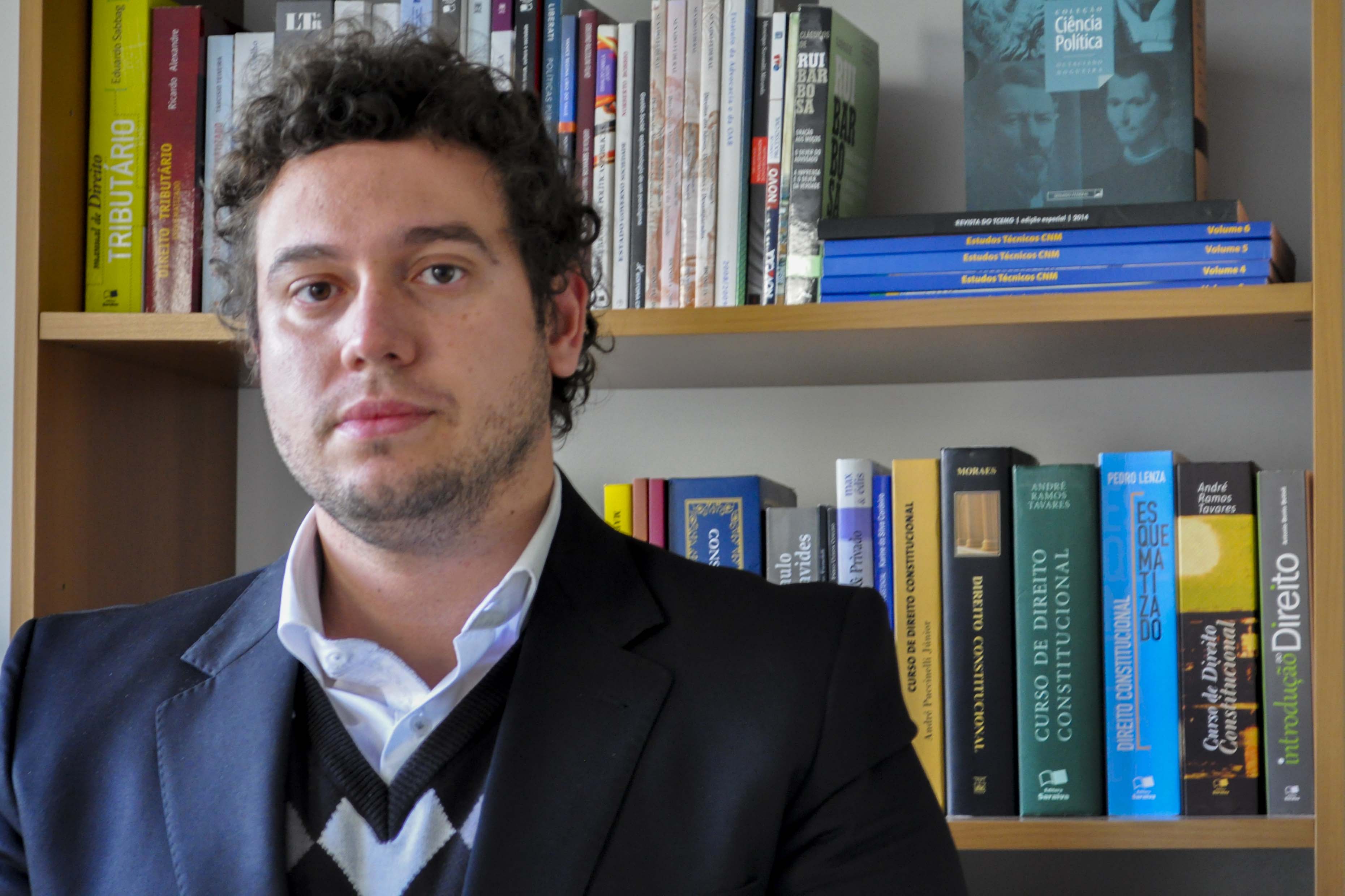 ANÁLISE | “Governo tem apresentado vontade de realizar mudanças, mas continua preso a velhas práticas”, segundo cientista político