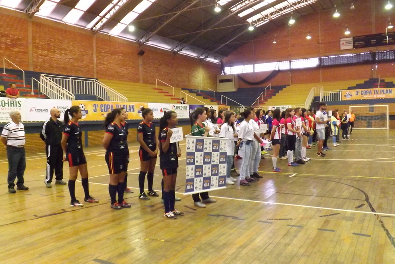 1º Campeonato Municipal de Futsal Feminino começou no último sábado