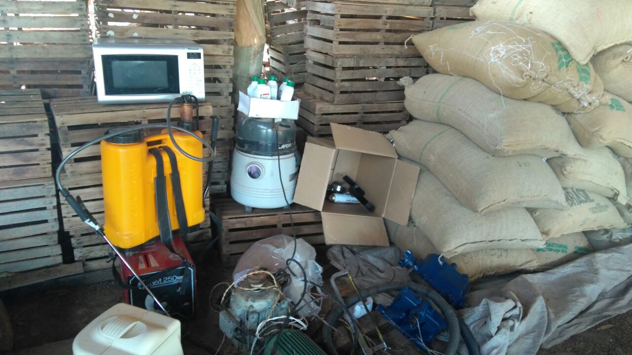 Polícias Civil e Militar prendem trio suspeito de roubar sacas de café