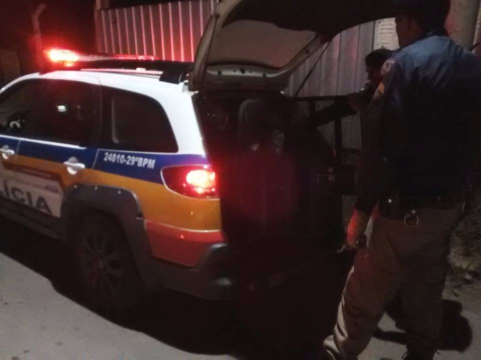 Autores de roubo são presos após o crime