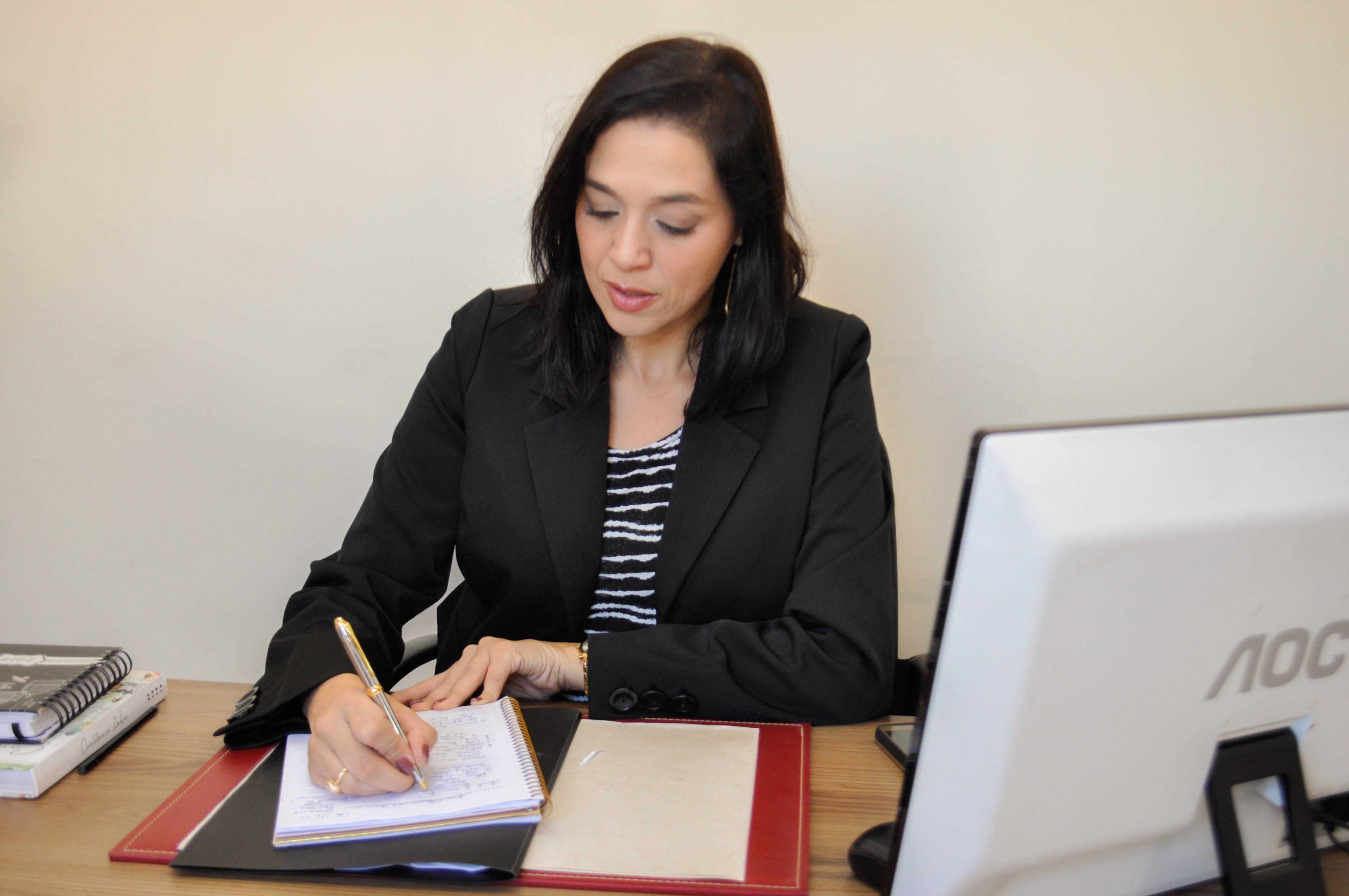 #PARTIUCASAR | Assessora precisa ser contratada com antecedência