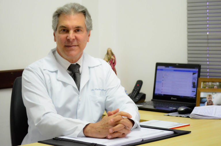 “É melhor evitar lentes de contato durante pandemia”, alerta dr. Carlos Aterje
