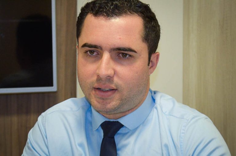 Momento é positivo para investir em ações, afirma economista