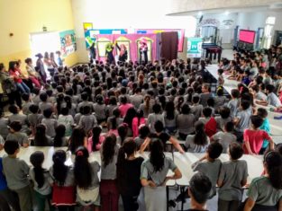 FETEM | Projeto leva teatro para escolas municipais