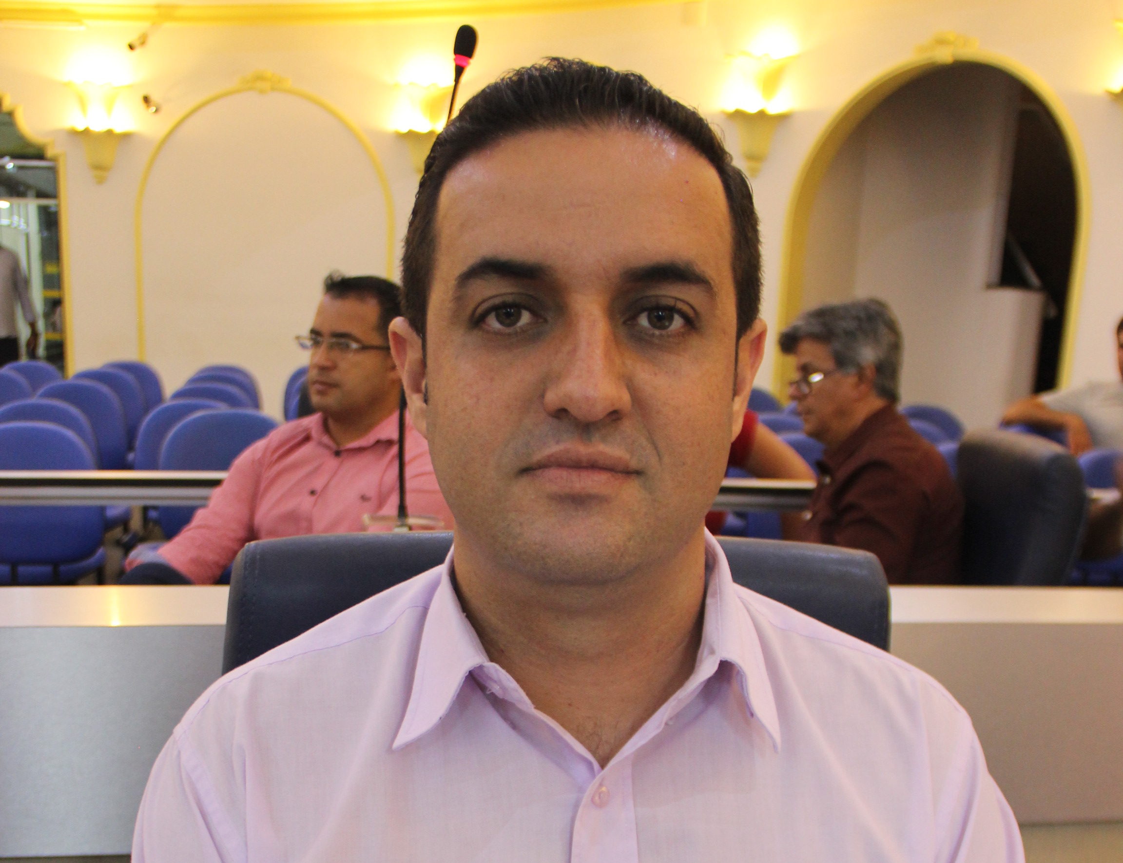 Vereador cobra providências para evitar aglomeração no transporte público