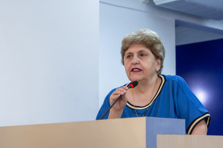 Secretária de Educação é convocada para ir à Câmara