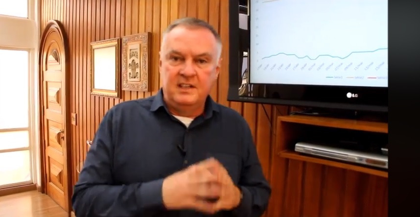 Prefeito anuncia reabertura de academias e autoescolas