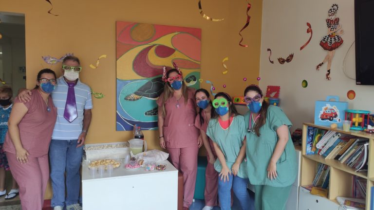 SANTA CASA | Equipe da pediatria leva Carnaval e alegria para pacientes