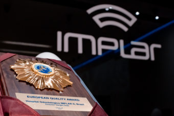 Condecorações que reconhecem Implar como uma das 100 melhores empresas do mundo chegam à sede da empresa