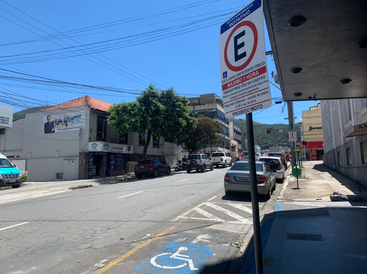 Vereador Flavinho sugere mudanças no estacionamento para idosos e pessoas com deficiência