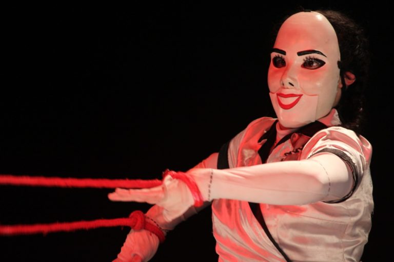 Espetáculo ‘Entre Cordas’ será apresentado em festival online de teatro