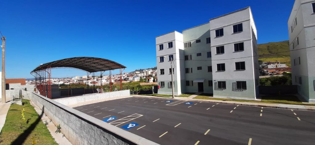 Ministro vem a Poços para entrega solene de chaves do Residencial Sonho Dourado