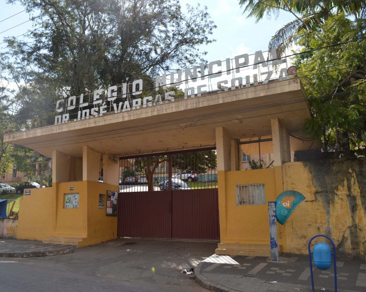 Colégio Municipal dispensa alunos por falta de água