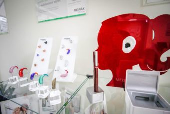 APARELHOS AUDITIVOS | Tecnologia ajuda a recuperar qualidade de vida e autoestima