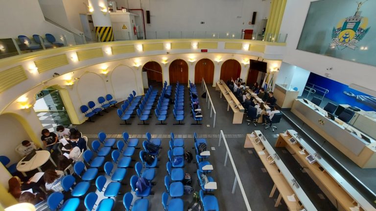 Alunos do Parlamento Jovem discutem propostas que serão votadas na Plenária Municipal