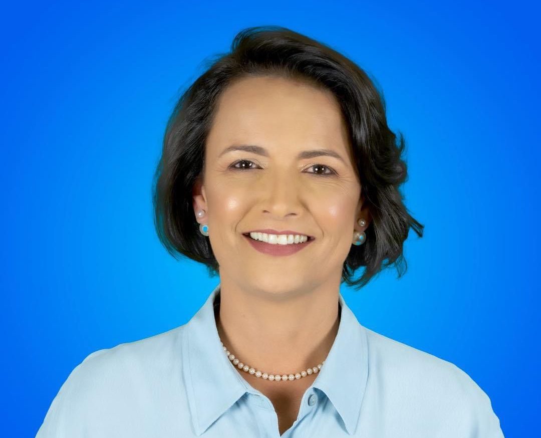 Conheça o currículo de Yula Merola, candidata a deputada federal