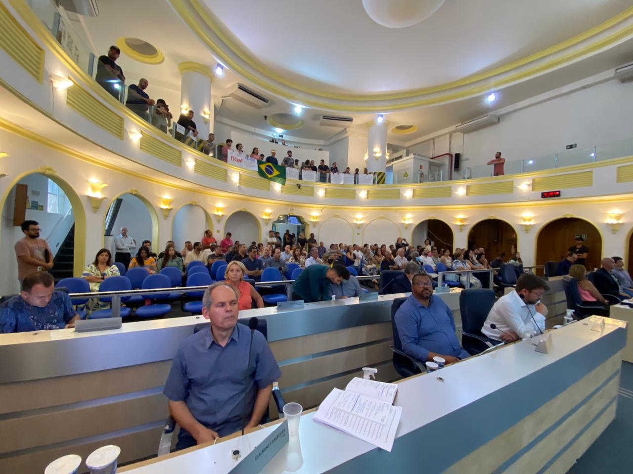 ALAMEDA POÇOS | Após protesto na Câmara, vereadores se reúnem com prefeito nesta quarta