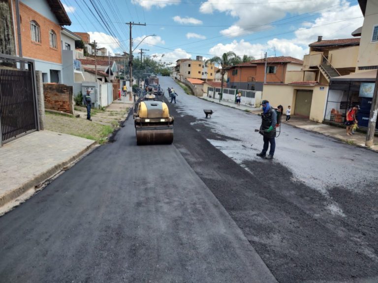 Ruas de Poços recebem 37 mil toneladas de asfalto no recapeamento de 2022