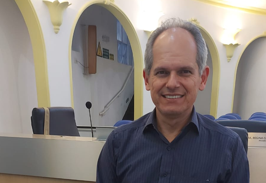 Vereador questiona estacionamento de ônibus em ruas próximas ao TLU