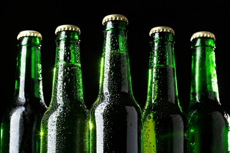 CARNAVAL | Decreto proíbe a venda de bebidas em garrafas de vidro por ambulantes