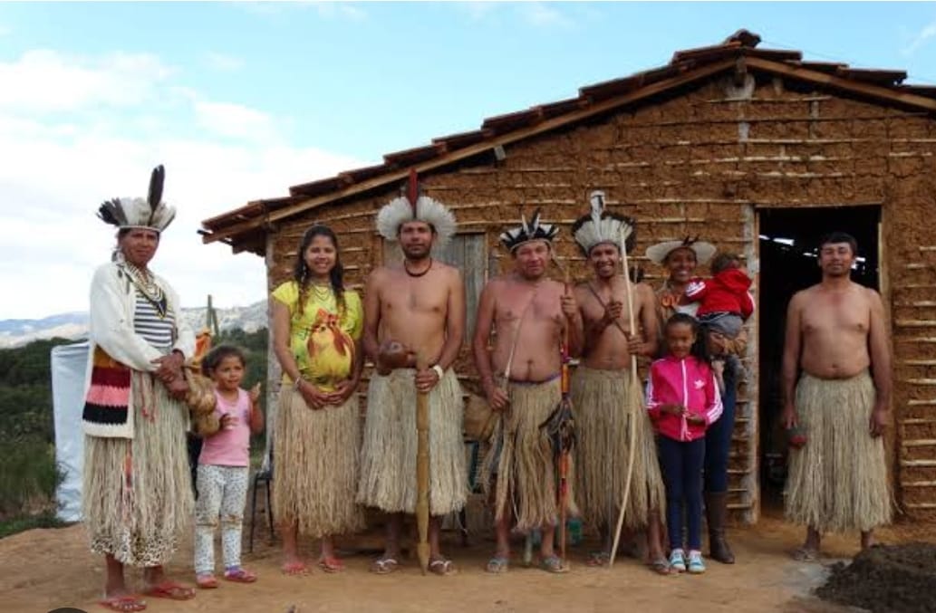 Coletivo Polis arrecada material escolar para a aldeia Kiriri em Caldas