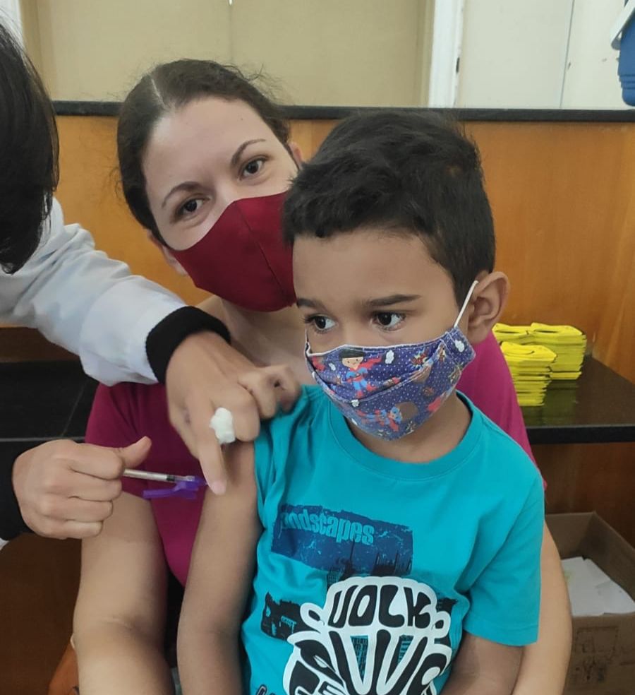 COVID-19 | Poços recebe novas doses de vacina para crianças de 6 meses a 4 anos