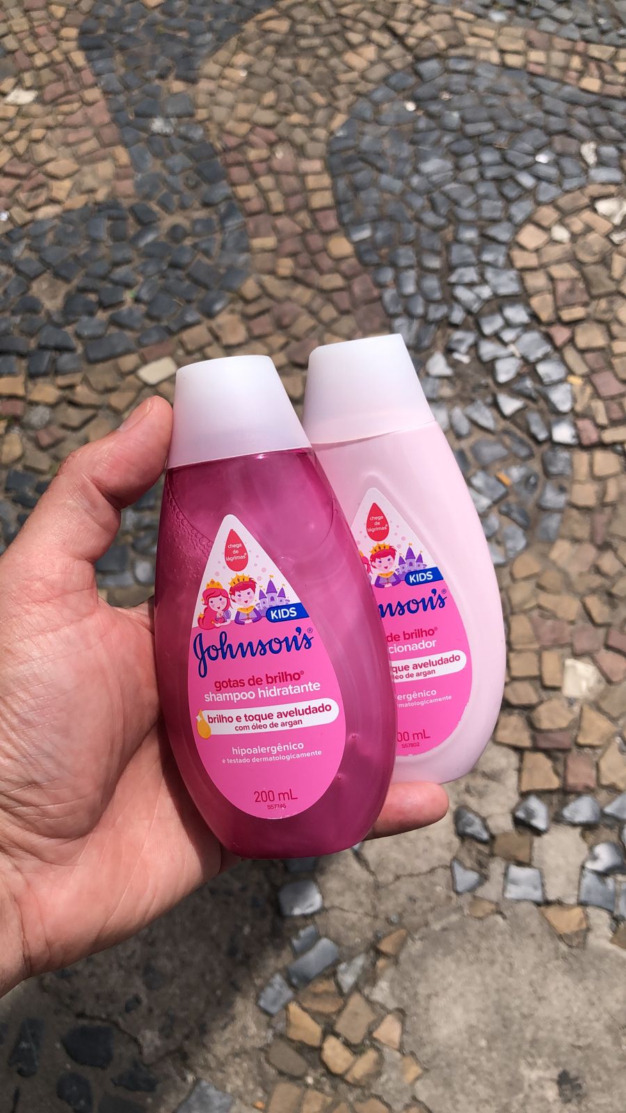Homem é preso após furtar shampoo e condicionador infantil