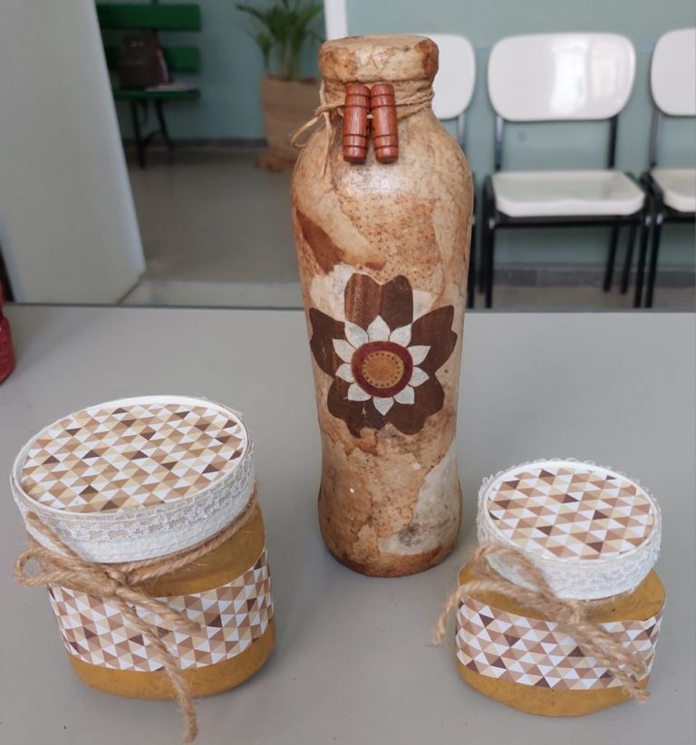 Grupo de convivência da UBS Centro realiza feira de artesanato “Do Lixo ao Luxo”   