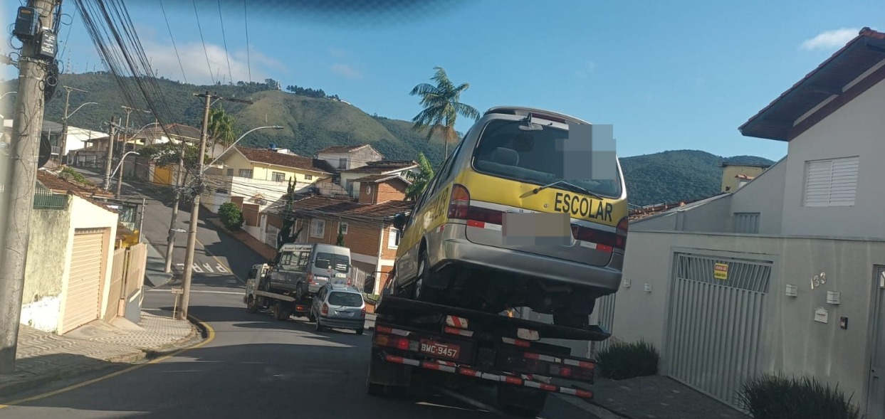 TRANSPORTE ESCOLAR | Duas vans são apreendidas em fiscalização