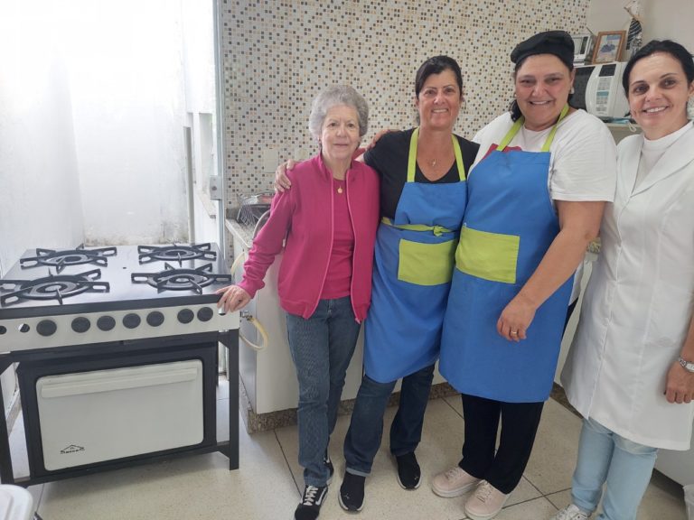 Doações de fogão e forno beneficiam o Café Cacon e a Santa Casa 