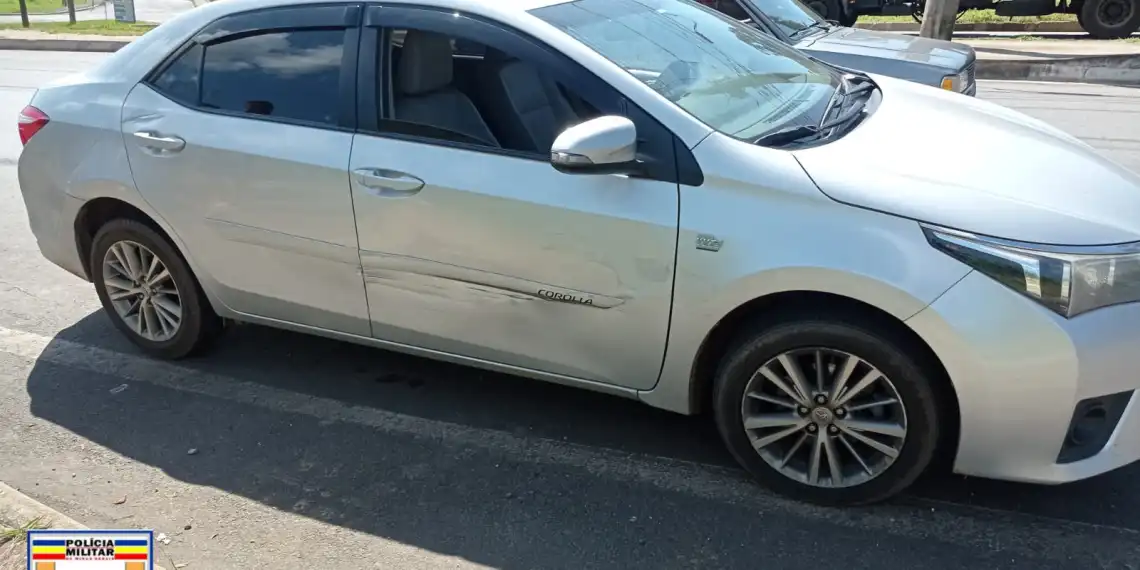 Moto e carro batem na LMG 877 e envolvidos são ameaçados