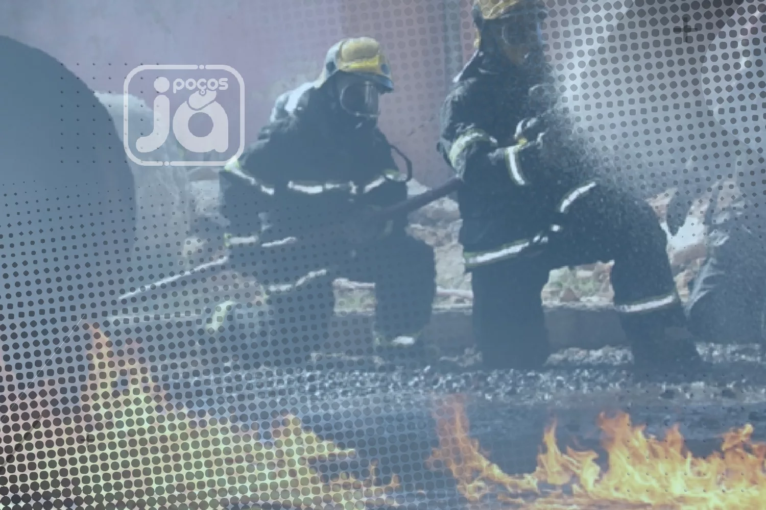 Bombeiros combatem incêndio em van na zona oeste