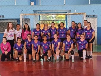 Handebol feminino de Poços se destaca em torneio
