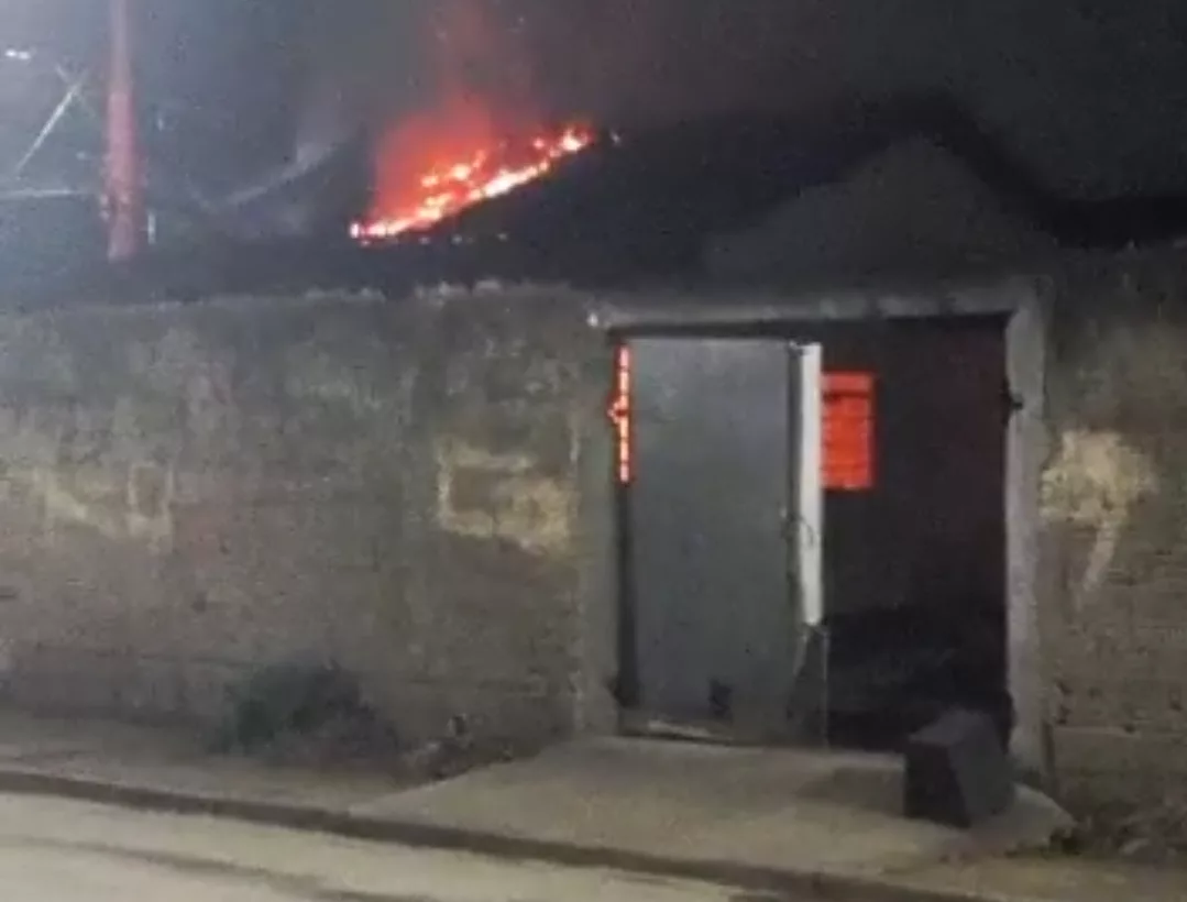 Bombeiros controlam incêndio na zona sul