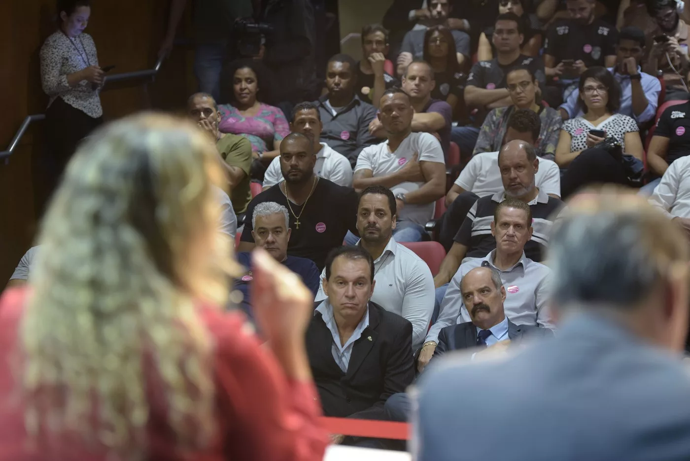 Retirada do Detran da Polícia Civil é alvo de críticas em audiência