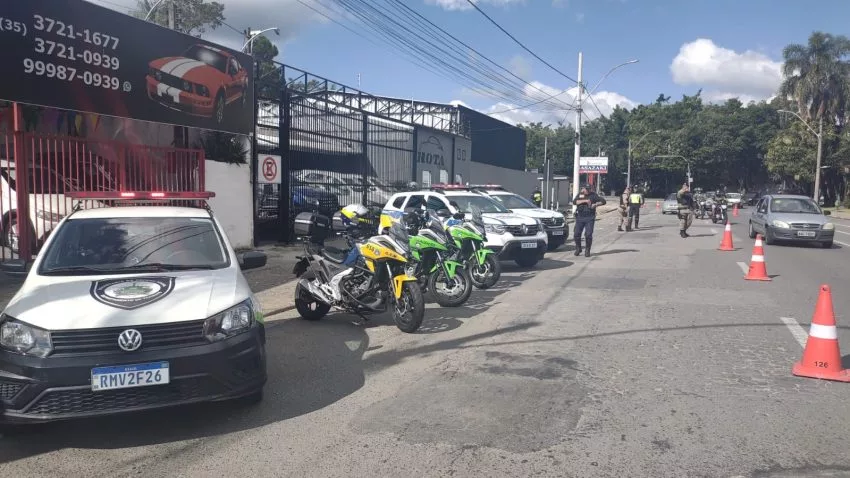 Defesa Social realiza Operação Tiradentes e fiscaliza 88 veículos no feriado