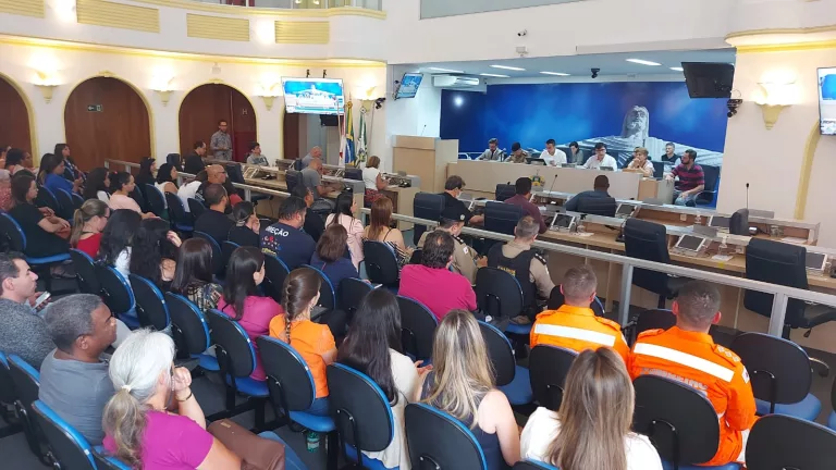 Reunião na Câmara discute segurança nas escolas de Poços