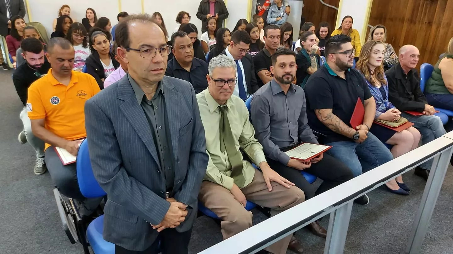 Diploma de Mérito Esportivo é entregue a 12 profissionais em sessão solene