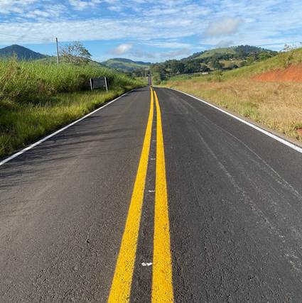 BR-459 tem operação pare e siga para manutenção do pavimento
