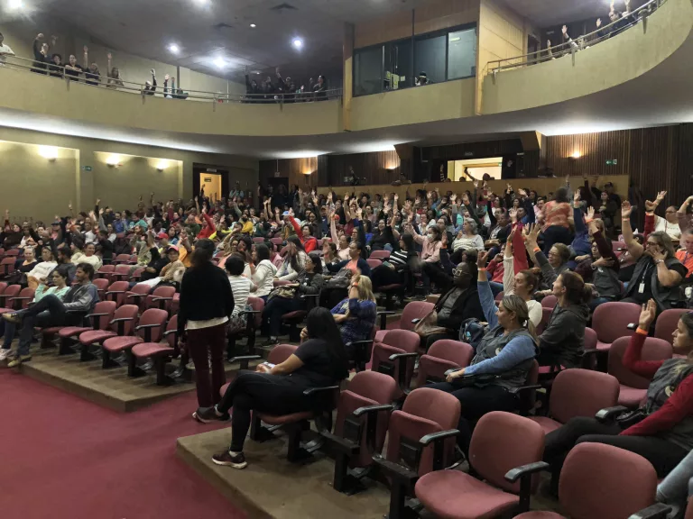 Servidores aprovam Acordo Coletivo e correção salarial será de 7,79%